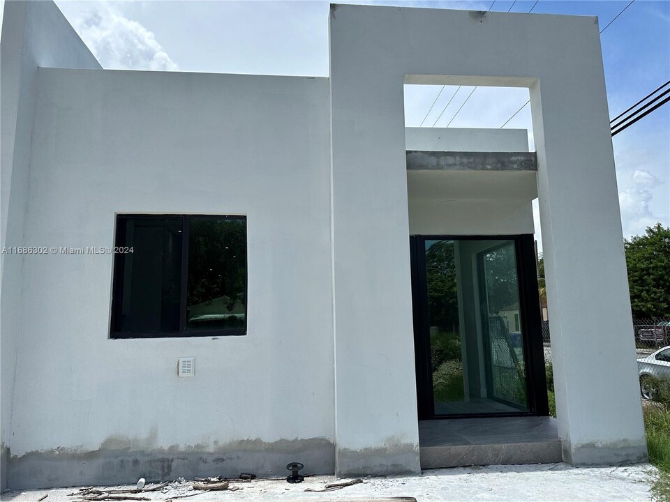 6852 NW 4th Ave in Miami, FL - Building Photo