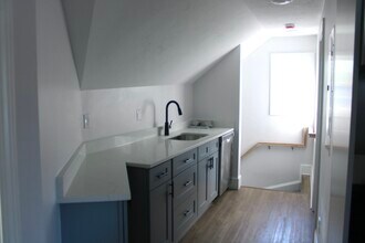 76 Park St, Unit 3 in North Attleboro, MA - Foto de edificio - Building Photo