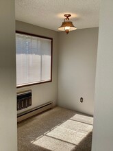2462 Hawkins St in Klamath Falls, OR - Foto de edificio - Building Photo