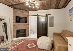 12 W Montgomery St in Baltimore, MD - Building Photo - Building Photo