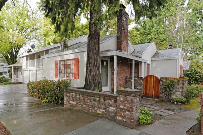 1725 H St in Sacramento, CA - Building Photo - Building Photo