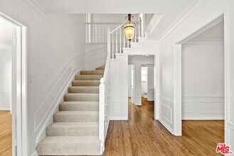 1204 Beverwil Dr in Los Angeles, CA - Building Photo - Building Photo