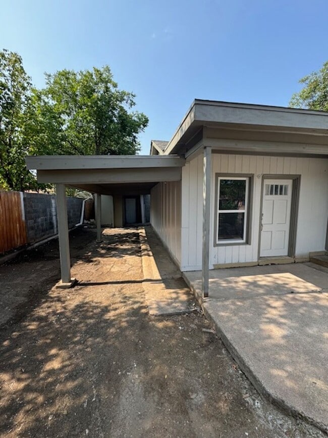 675 E North 16th St in Abilene, TX - Foto de edificio - Building Photo