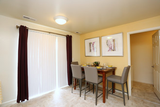 Dunfield Townhomes in Nottingham, MD - Foto de edificio - Interior Photo