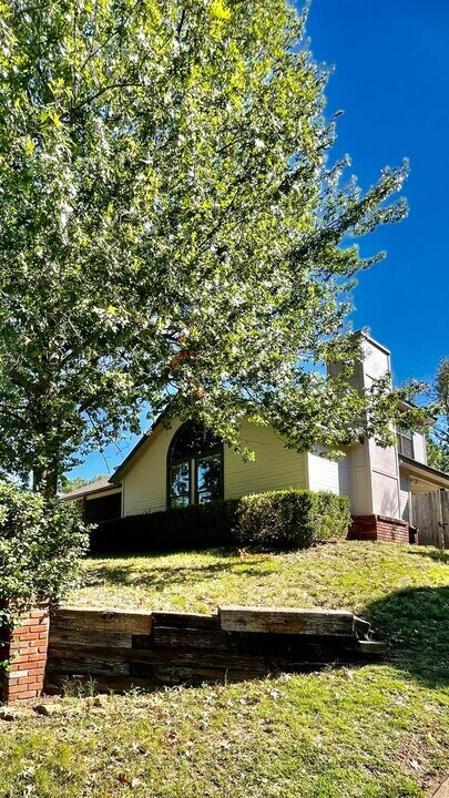 7422 E 65th Pl in Tulsa, OK - Building Photo