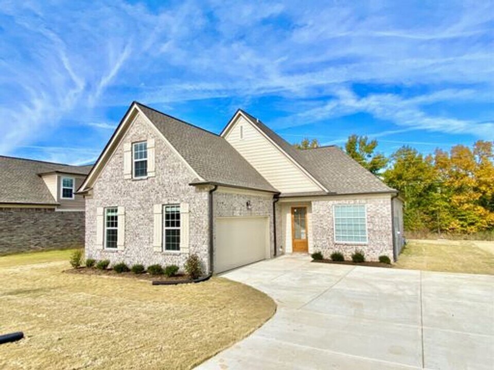 10534 Bayou Ct in Olive Branch, MS - Building Photo