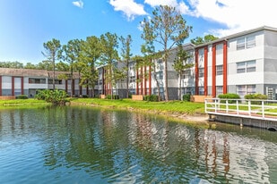 Palms at Sand Lake in Tampa, FL - Building Photo