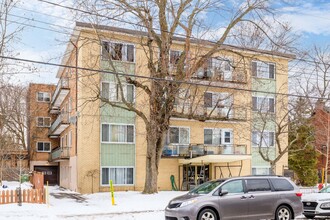 3800 Broadway St in Lachine, QC - Building Photo - Building Photo