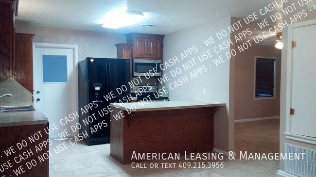 2807 W Boston Ave in Nederland, TX - Building Photo - Building Photo
