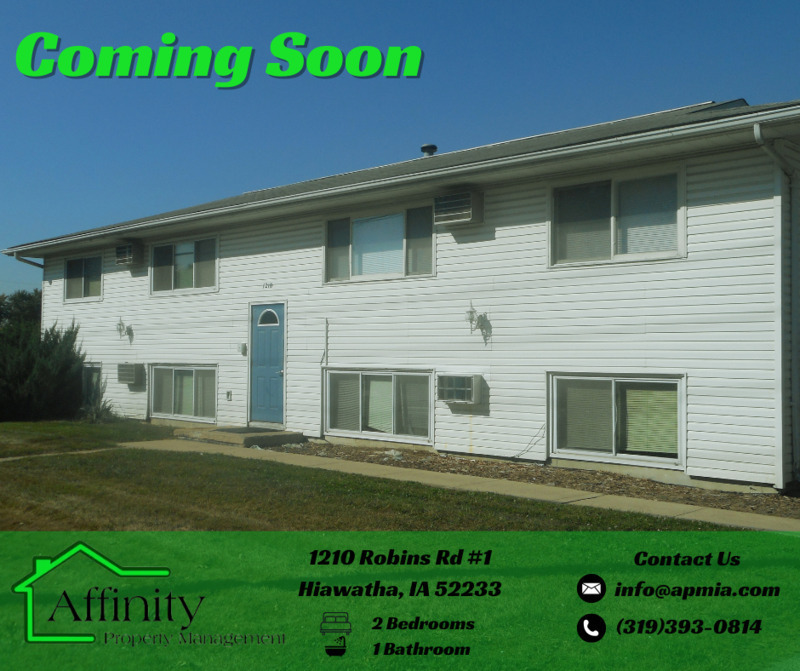 1210 Robins Rd in Hiawatha, IA - Building Photo