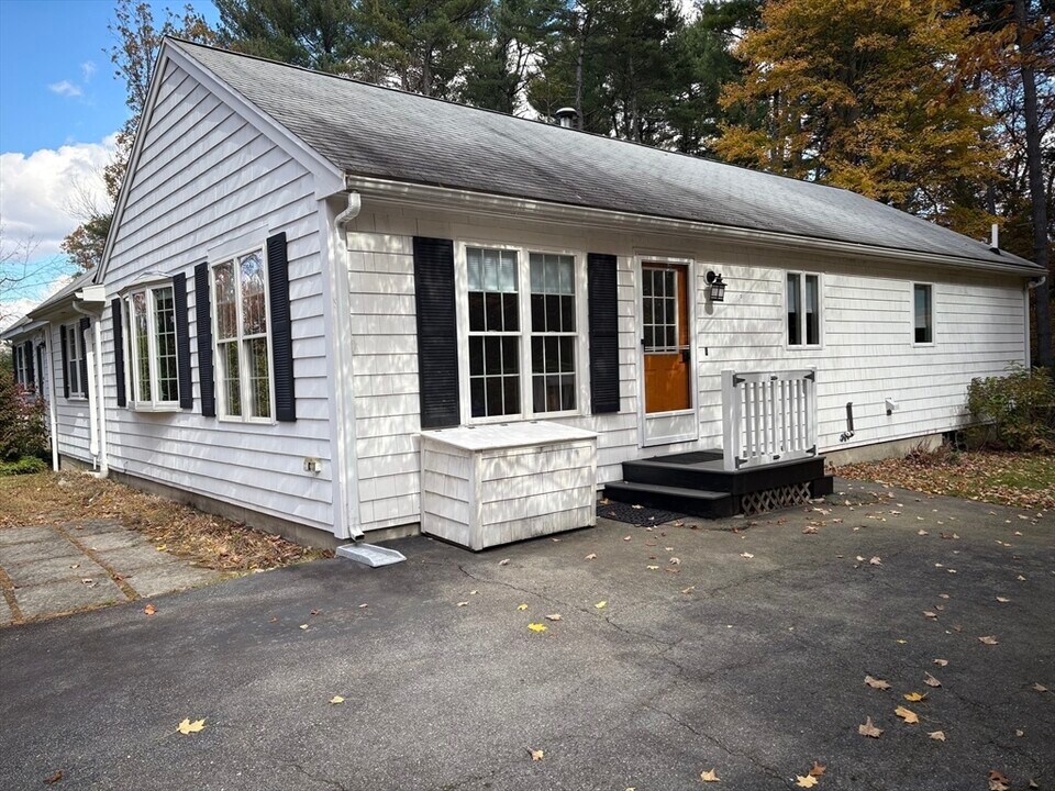 13 Meadowbrook Rd in Bedford, MA - Building Photo