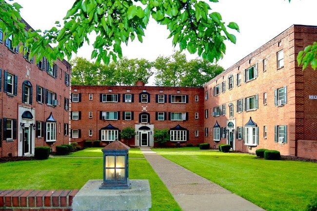 Apartments on Fifth in Pittsburgh, PA - Foto de edificio - Building Photo