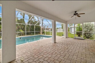 1040 Bay Harbor Dr in Englewood, FL - Building Photo - Building Photo