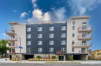 Park Fickett in Los Angeles, CA - Foto de edificio - Building Photo
