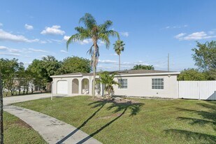4971 Ataman St in Boca Raton, FL - Building Photo