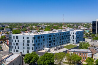 L Logan Square Apartments in Chicago, IL - Building Photo - Building Photo