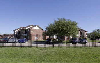 Waller Hillside Plaza in Waller, TX - Building Photo - Building Photo