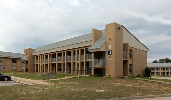 Pensacola Village Apartments in Pensacola, FL - Building Photo - Building Photo