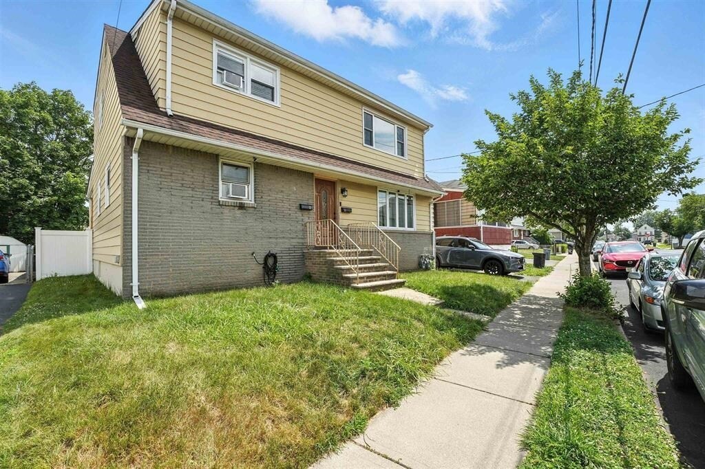 52 River St in Lodi, NJ - Building Photo