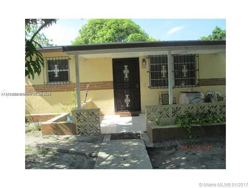 1351 NE 154th St in North Miami Beach, FL - Building Photo