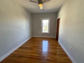 7 Leyden Ave, Unit 2 in Medford, MA - Building Photo - Building Photo