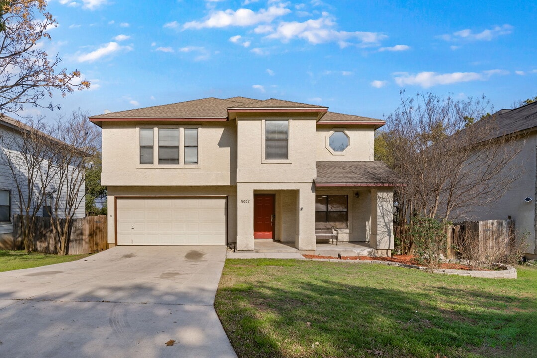 16002 Walnut Creek Dr in San Antonio, TX - Building Photo