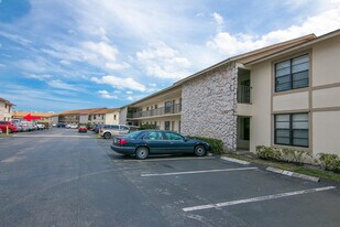 5925 Longbow Ln in West Palm Beach, FL - Building Photo
