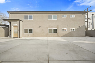 2808 S Cloverdale Ave, Unit 2808 3.4 in Los Angeles, CA - Foto de edificio - Building Photo