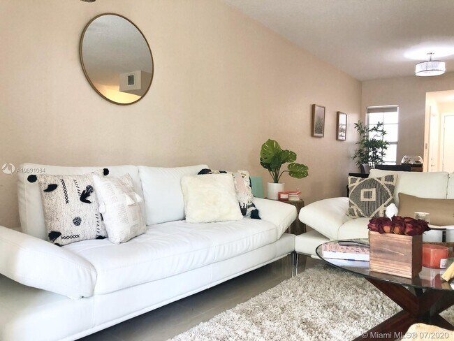 2532 Centergate Dr-Unit -102 in Miramar, FL - Building Photo - Building Photo