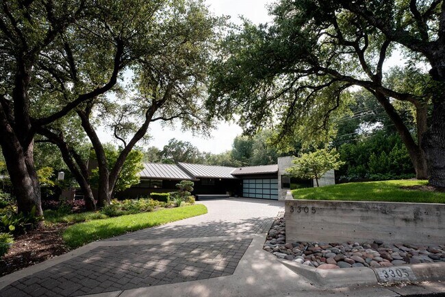 property at 3305 Laurel Cir