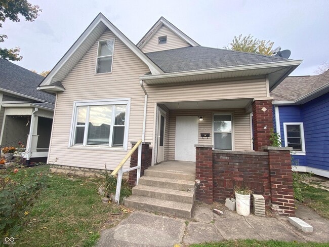 property at 624 Lincoln St