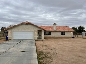 21230 Valencia St in Apple Valley, CA - Building Photo