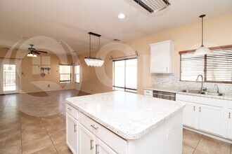 14205 W Mauna Loa Ln in Surprise, AZ - Building Photo - Building Photo