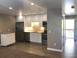 3000 Colorado Ave in Boulder, CO - Foto de edificio - Building Photo