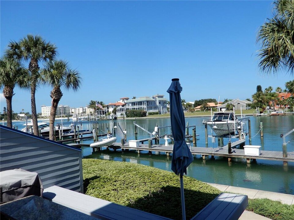 910 Pinellas Bayway S in Tierra Verde, FL - Building Photo