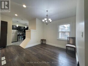 1561 Hurontario St in Mississauga, ON - Building Photo - Building Photo