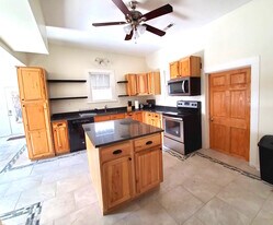 526 Monroe St in Madisonville, TN - Building Photo