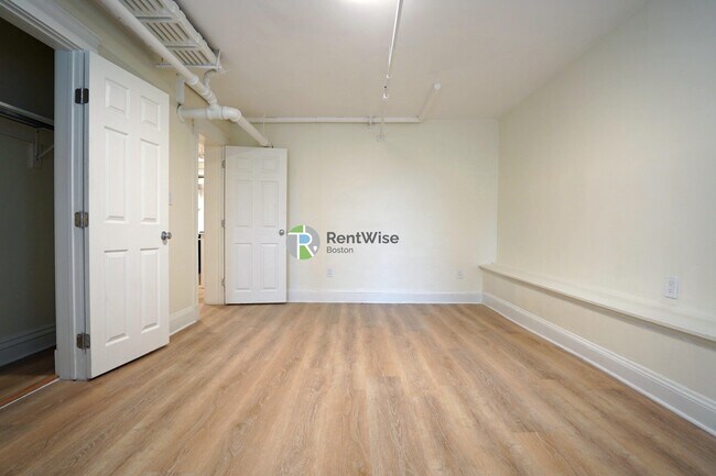 6 Camelot Ct, Unit A in Boston, MA - Building Photo - Building Photo