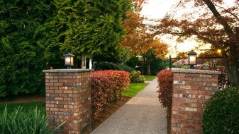 Cedar Lodge Apartments in Surrey, BC - Building Photo
