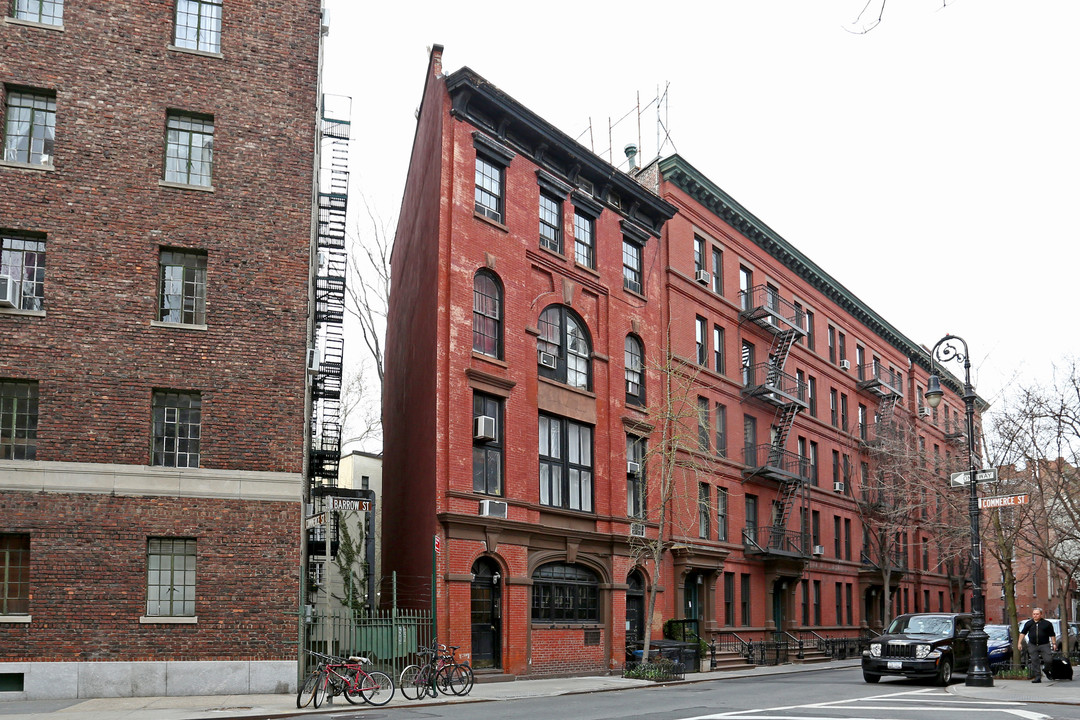 70 Barrow St in New York, NY - Building Photo