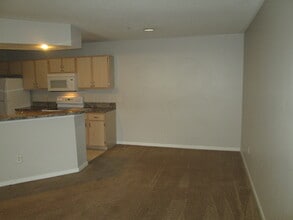 802 Crest Pines Dr, Unit 837 in Orlando, FL - Building Photo - Building Photo