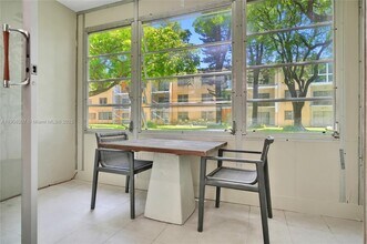 100 Ashbury Rd in Hollywood, FL - Building Photo - Building Photo