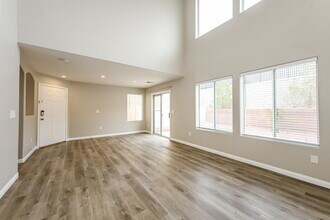 5256 Soledad Summit Ave, Unit 30-2 in Las Vegas, NV - Building Photo - Building Photo