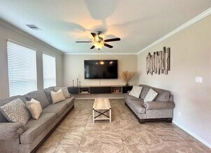 718 S Chamfer Way in Crosby, TX - Building Photo - Building Photo