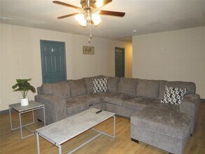 12069 Joyce Ln in Roanoke, TX - Foto de edificio - Building Photo