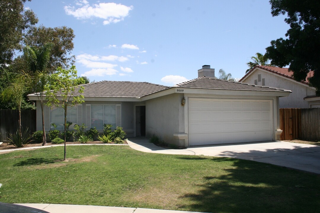 9009 Seahurst Ct in Bakersfield, CA - Building Photo