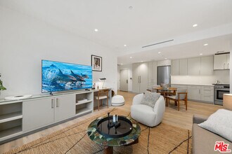 130 S Sepulveda Blvd in Los Angeles, CA - Building Photo - Building Photo