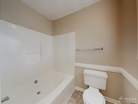 238 Hampton Dr photo'