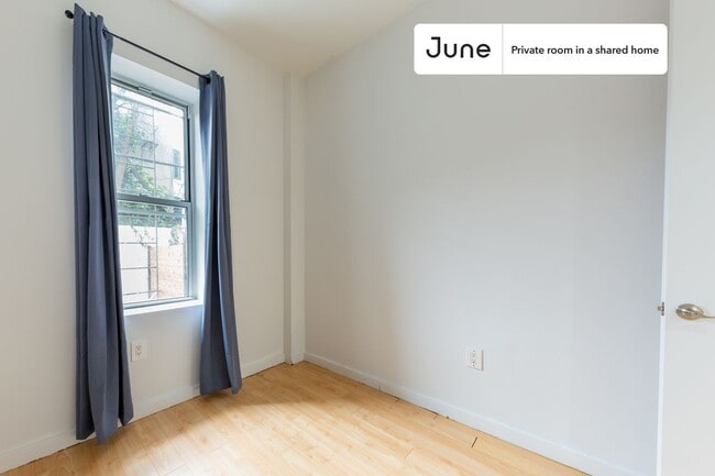 Private bedroom in 4 bed/2 bath Home in New York, NY - Building Photo - Building Photo