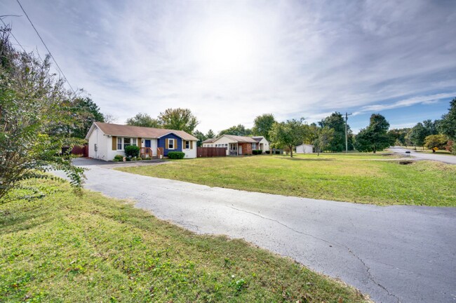349 Shirley Rd in Smyrna, TN - Building Photo - Building Photo